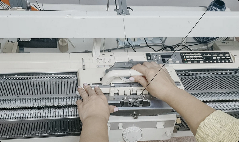 [Марина Сорокина] [angry_pelmenator] Школа машинного вязания «Начало» (2025)