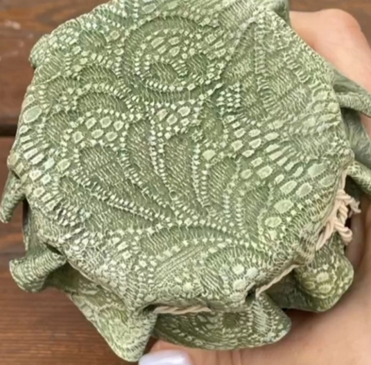 [Лёля Раевская] [Лепка] Мастер-класс 089. Рецепт кляксы. Декор баночки салфеткой (2024)