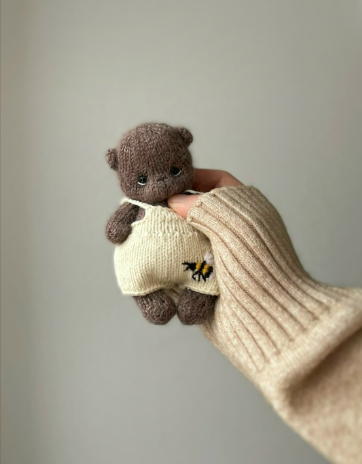 [Varenka.toys, Марина Пяжиева] Мишка Тео (2025)